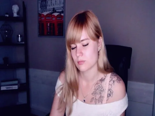 Live sex webcam photo for AdelinaBlondy #260667265