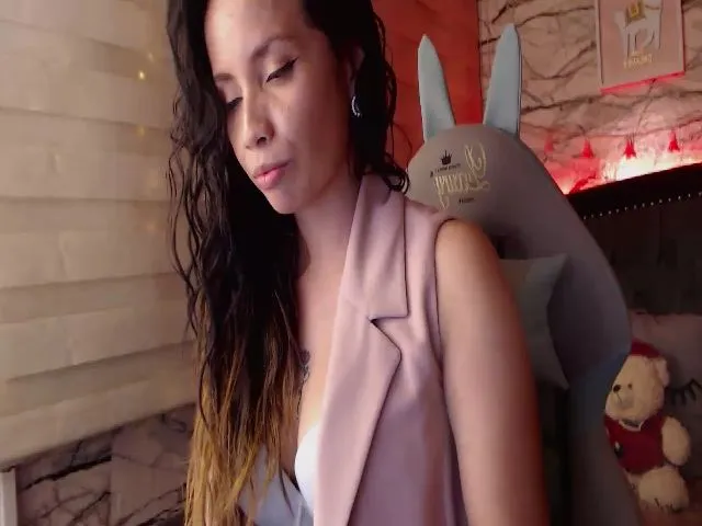 Live sex webcam photo for Karolkim018 #263525819