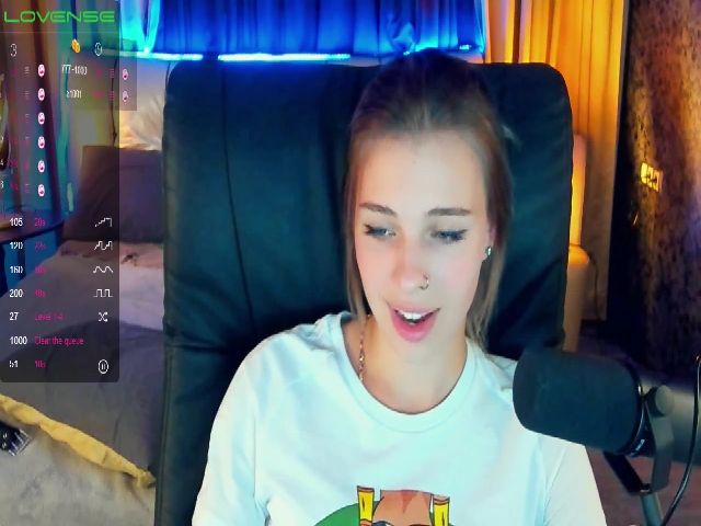 Live sex webcam photo for MariaCharming #260110752