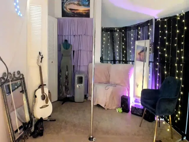 Live sex webcam photo for PetiteJewel #254941128