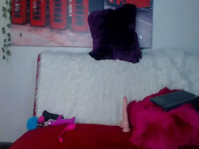 Live sex webcam photo for Emiliarain #261044669