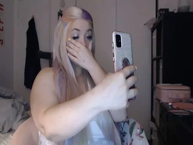 Live sex webcam photo for Krissybae #253340022