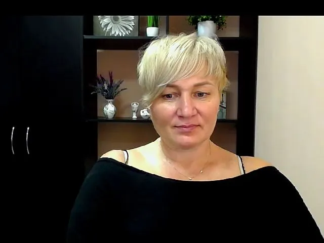 Live sex webcam photo for KailyMey #264917409