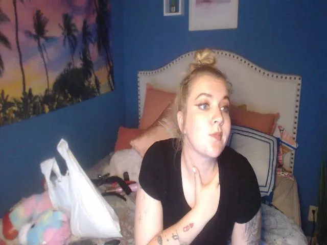 Live sex webcam photo for SnowWhiteXxxx #254336770