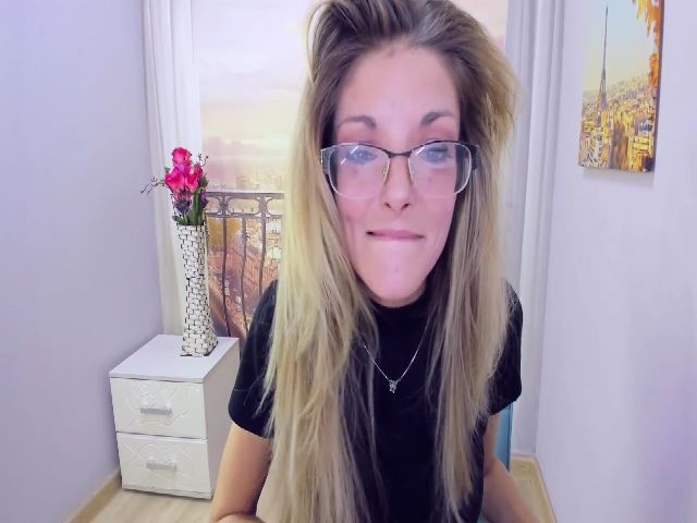 Live sex webcam photo for StellaHemera #264510267