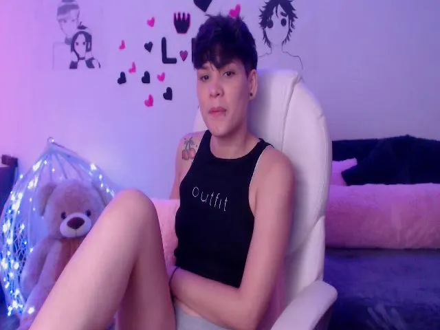 Live sex webcam photo for Laura_R23 #264430488