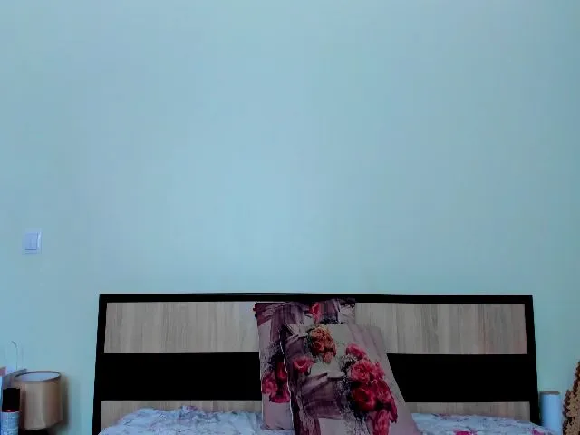 Live sex webcam photo for KatBirdie #252753218