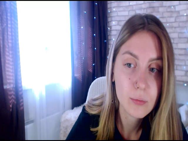 Live sex webcam photo for CumMeaRiver #256669958