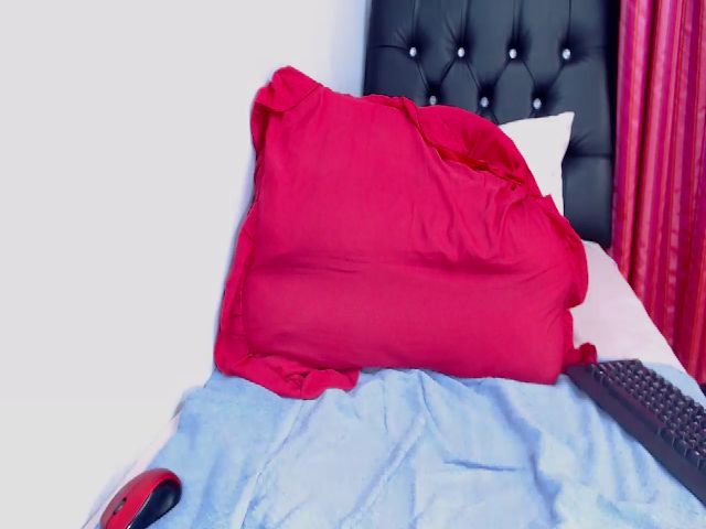 Live sex webcam photo for DevineSlender #260214354