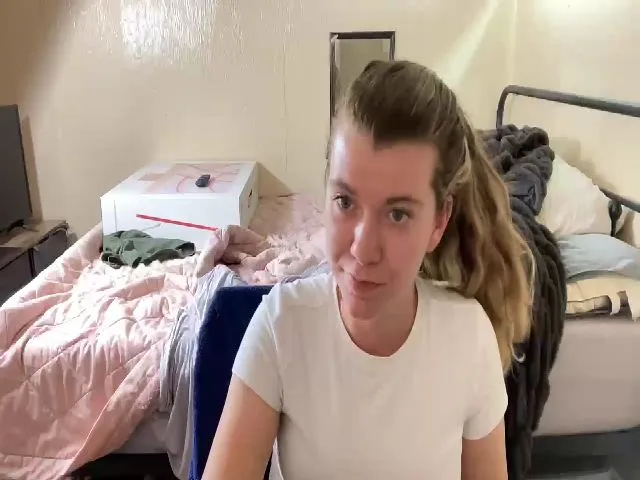Live sex webcam photo for Trixiegirl3 #262369989
