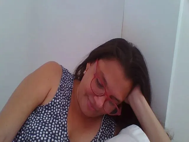 Live sex webcam photo for SweetLola01 #264387561