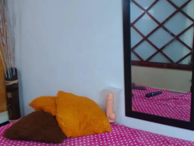 Live sex webcam photo for KellyJhons #254710344