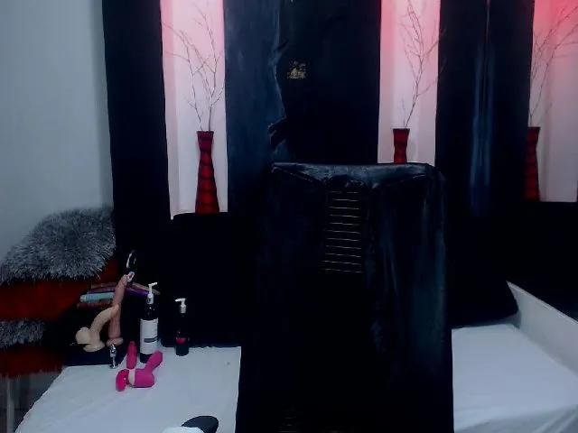 Live sex webcam photo for ShantalFerrer #260256752