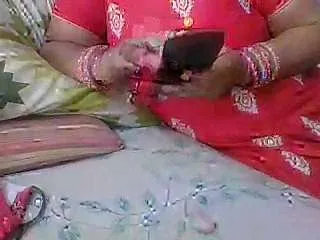 Live sex webcam photo for Desibhabi6969 #244667546