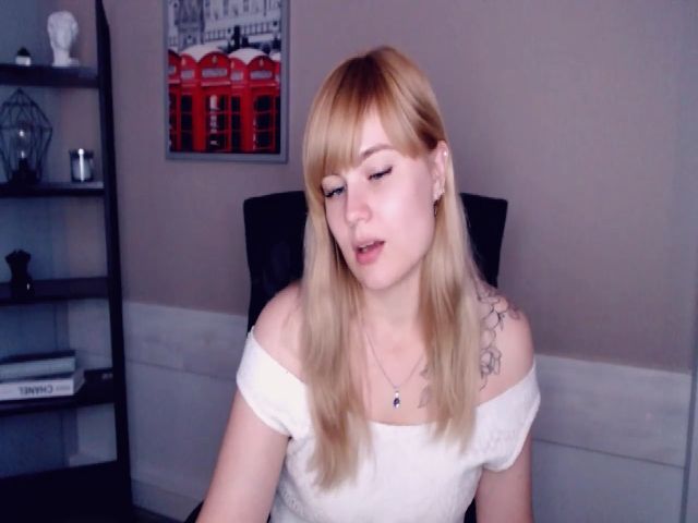 Live sex webcam photo for AdelinaBlondy #260614125