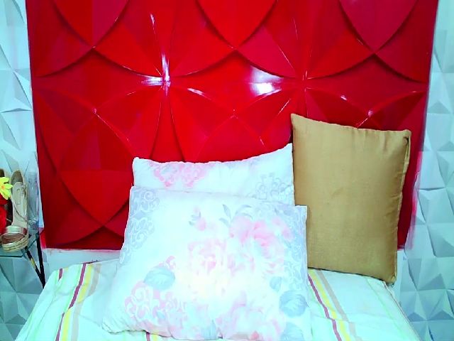 Live sex webcam photo for Saraxsexy #264626982