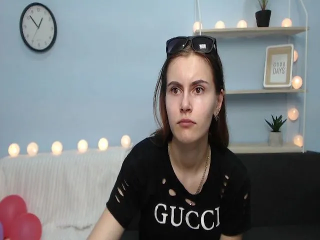 Live sex webcam photo for MollyTravis #255542399