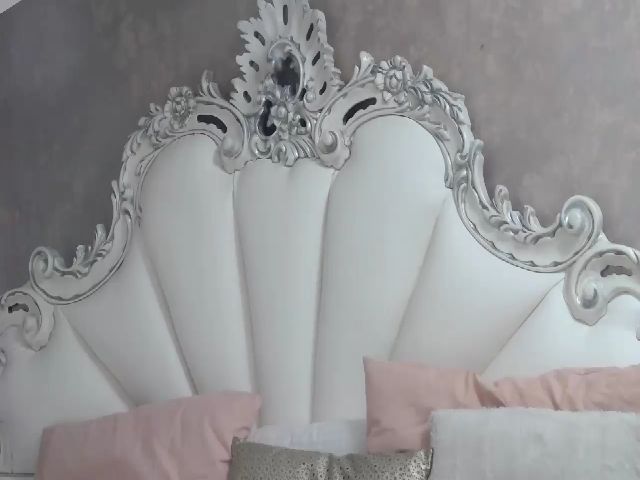 Live sex webcam photo for SoffyyHot #258893284