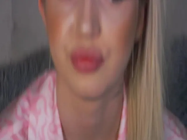 Live sex webcam photo for JuliaJuliette #252463893