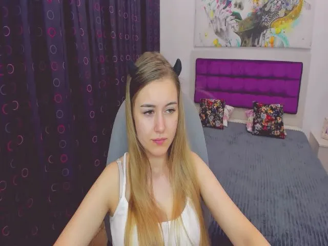 Live sex webcam photo for LorraineIce #255692011