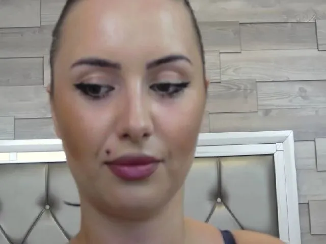 Live sex webcam photo for LustyJuliaXXX #255744178