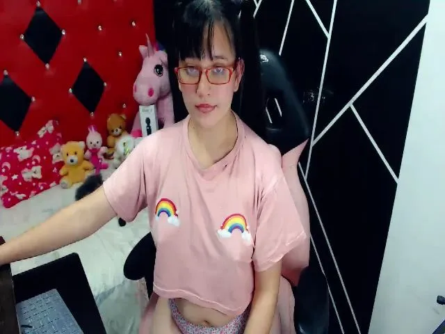 Live sex webcam photo for Pink_queenn #256222086