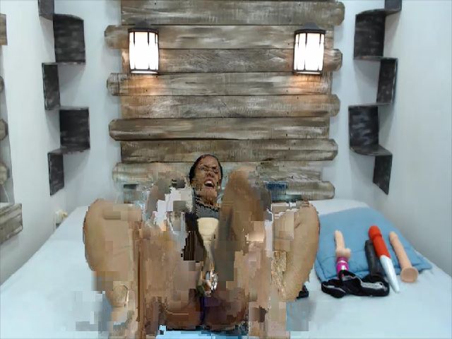 Live sex webcam photo for HallyBans #253246786