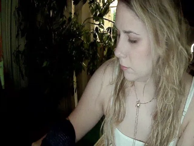 Live sex webcam photo for Sweetestlilly #253005870
