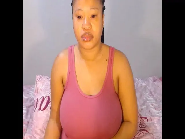 Live sex webcam photo for BigAreola26 #254710426