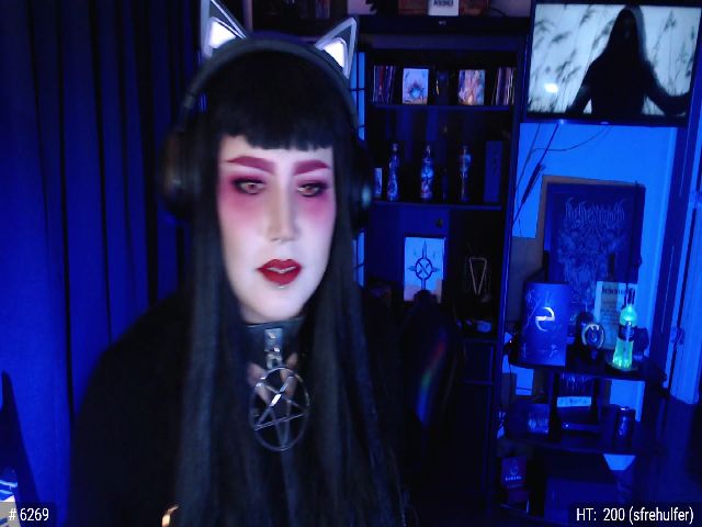 Live sex webcam photo for QueenOfMetal #254693808