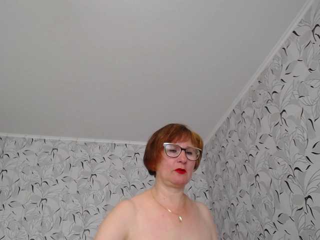 Live sex webcam photo for MomKsenia #246051299