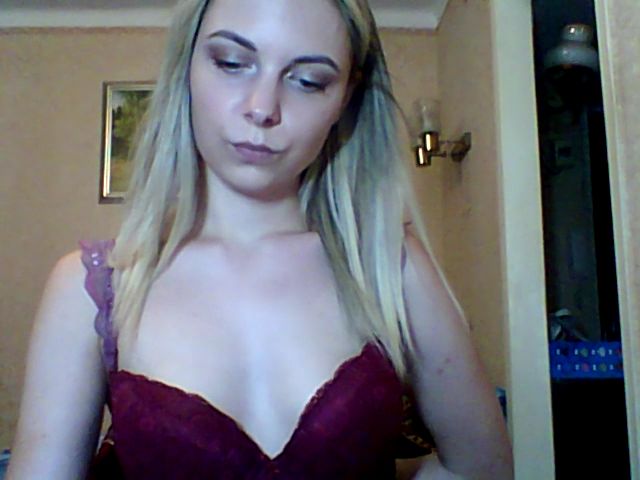 Live sex webcam photo for BreeAngel #252472742