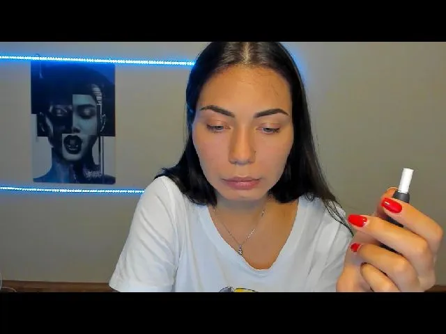 Live sex webcam photo for JasmineGreyz #261843525