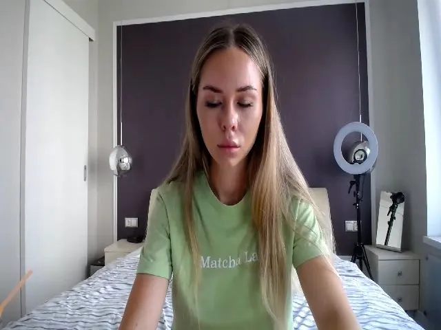 Live sex webcam photo for Linda_0nline #253716767