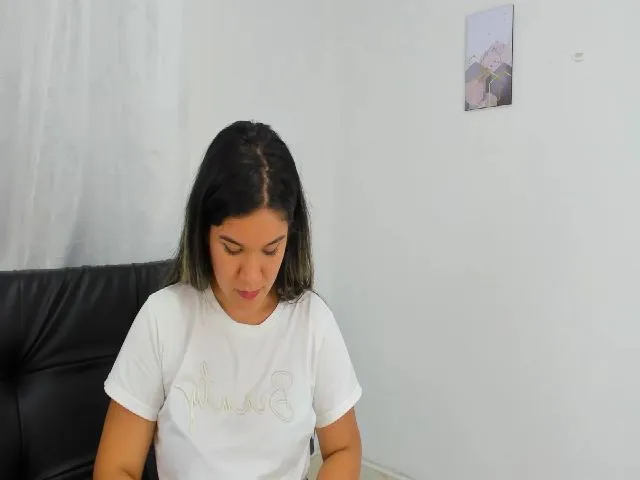Live sex webcam photo for saracruz1 #256569634