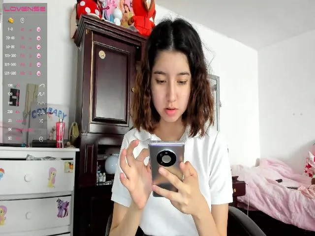 Live sex webcam photo for Cherrycute666 #261604471