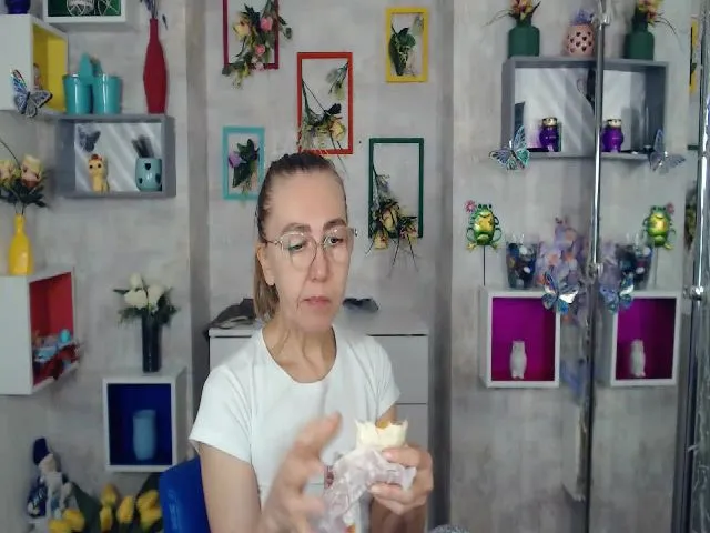 Live sex webcam photo for Greybunny #265498604