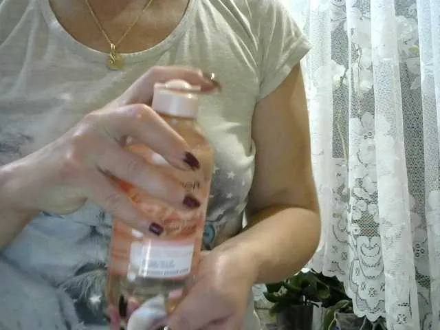 Live sex webcam photo for HelenLike #254319645