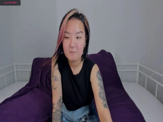Live sex webcam photo for YukiOra #254456956