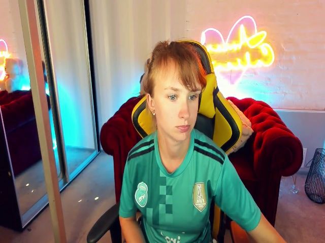 Live sex webcam photo for WhiteFoxi #262648415