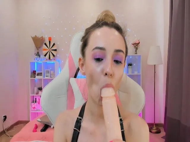 Live sex webcam photo for Karlee_Grey_ #253678730