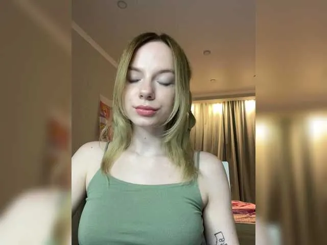 Live sex webcam photo for EmilyMilss #262220597