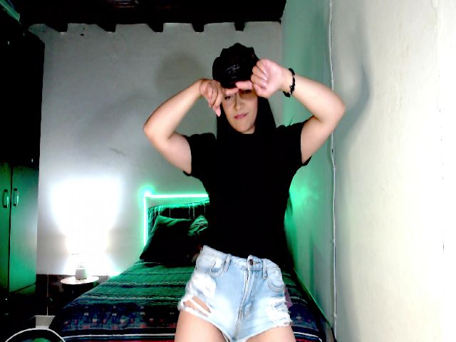 Live sex webcam photo for Vanessax10 #255492185