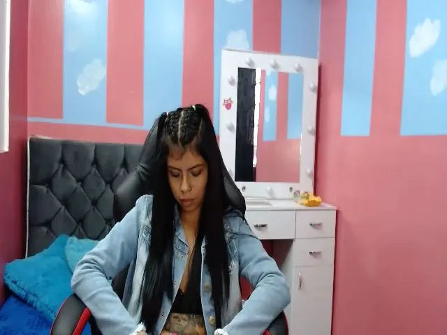 Live sex webcam photo for Miiaafox #263841121