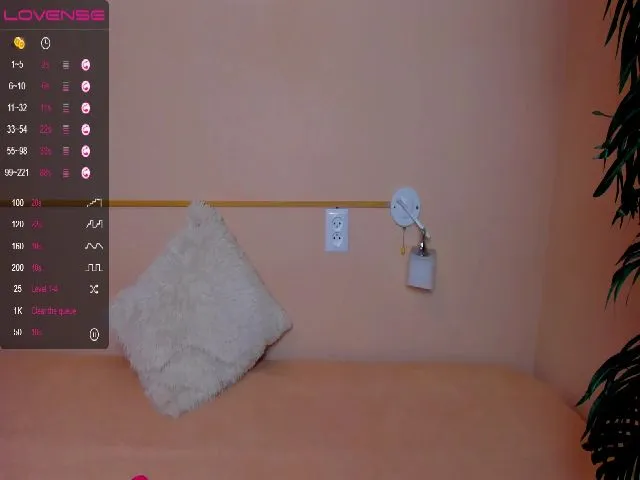 Live sex webcam photo for RoxyRoxe #264470409