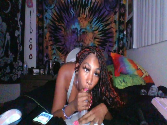 Live sex webcam photo for hennyhoneypot #260572216