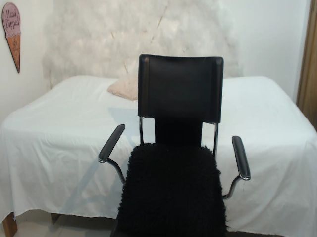 Live sex webcam photo for Alyssia_ocean #256901311