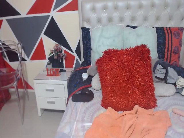 Live sex webcam photo for EsmeraldaXO #257562195