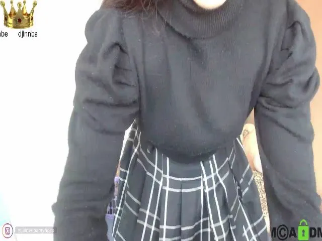 Live sex webcam photo for Miahot21 #265585450