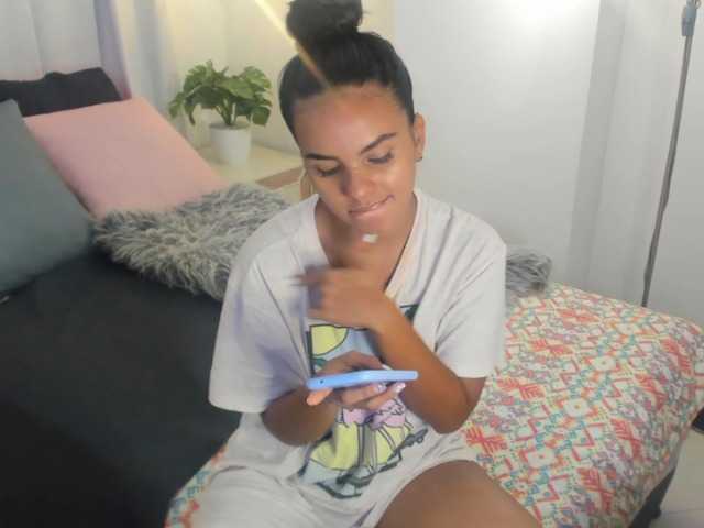 Live sex webcam photo for anthonellahil #241249565